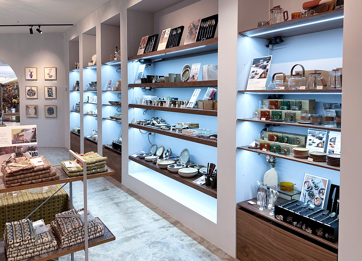 アデペシュ 広島店