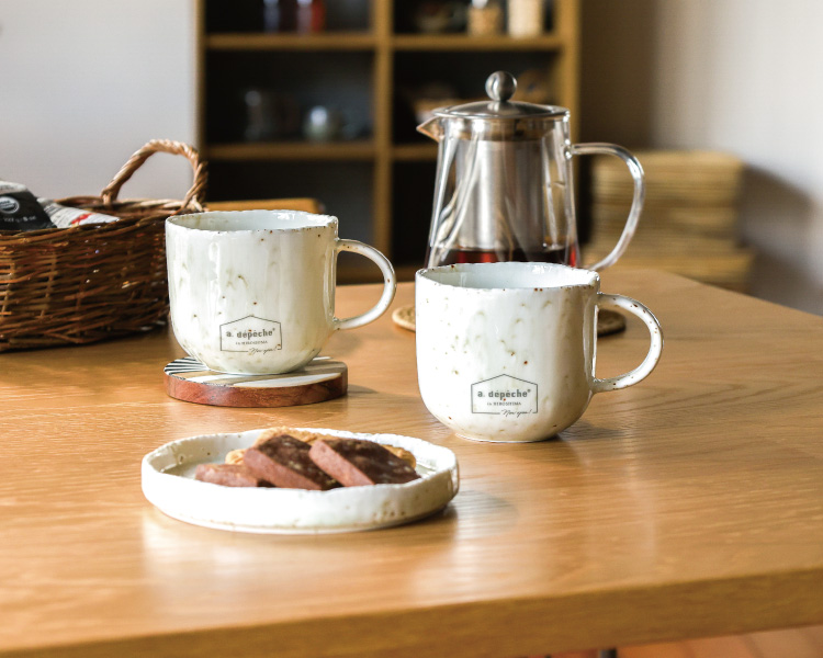 adepeche(アデペシュ)広島店オープンイベント限定ノベルティ マグカップ 3300円(税込)以上ご購入でプレゼント!無くなり次第終了!